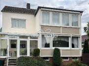 Freistehendes Zweifamilienhaus auf großem Eckgrundstück...