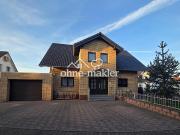 Freistehendes Zweifamilienhaus mit großem Garten