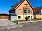 Freistehendes Zweifamilienhaus mit Pool, Garten und... Freistehendes Zweifamilienhaus mit Pool, Garten und...