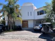 FRENTE A LAGO Y EXTENSAS ÁREAS VERDES