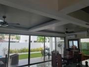 FRENTE A PARQUE Y CON AREA VERDE LATERAL