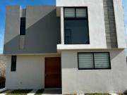 Frente a Sonterra: casa equipada con estilo y ubicación...