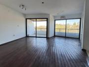 Frente al parque y con vista desde el balcon!