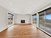 Fresh & Bright Family Home in Quiet Court Location