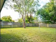 Fresh & Bright & Huge Backyard!