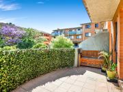 Freshly painted east aspect apartment, walk to station...