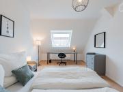 Freshly renovated 3 Bedroom Penthouse in a nice...