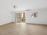FRESHLY RENOVATED APARTMENT HEART OF SURRY HILLS WITH...