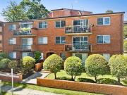 Freshly Renovated Coastal Convenience Only 500m to...