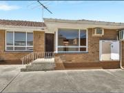 Freshly Updated 2 Bed Home – Walk to Shops, Schools &...