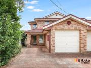 Freshly Updated 3 Bedroom Duplex in Central Padstow