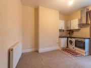 Friern Barnet Road, London N11, 2 bed flat to rent,...