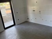 frisch renovierte 2 Zimmer, Balkon Wohnung