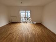 Frisch renovierte 2 Zimmer Wohnung mit Südbalkon in Köln...