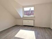 Frisch renovierte 3 Zi. DG Whg. mit modernem Badezimmer