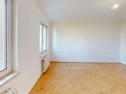 Frisch renovierte 4 Zimmer Wohnung mit Balkon und...