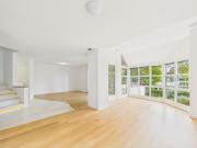 Frisch renovierte 6.5 ZImmer Triplex Maisonette Wohnung...