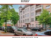 Frisch renovierte, helle 2 Zimmer Altbauwohnung in...