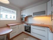 Frisch saniert! Großzügige 4 5 Zimmer Wohnung mit Loggia...