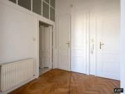 Frisch sanierte 2,5 Zimmer Altbauwohnung im 8. Bezirk...