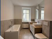 Frisch sanierte 96 m² Wohnung mit zwei Balkonen,...