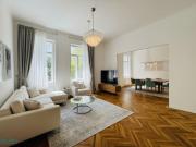 FRISCH SANIERTE ALTBAUWOHNUNG MIT KLEINEM BALKON