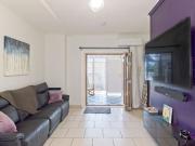 Fully Furnished 1 Bedroom Unit Inner City Living!