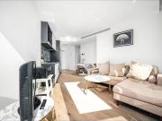 Fully Furnished 2 Bed Melbourne Apartment with Gym,...