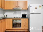 Fully furnished 2 bedroom apartment on Lonsdale Street!