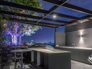 Fully Furnished 2 bedroom in prime location with city &...