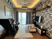 Fully Furnished 3 Rooms 2 Bathrooms Near LRT Station For...