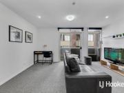 Fully Furnished Apartment in Heart of Melbourne!...