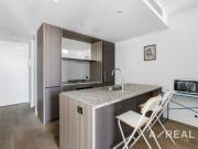 fully furnished apartment in the heart of carlton