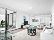 Fully Furnished Bright and spacious apartment. Bus/...