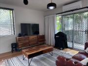 Fully Furnished Contemporary Apartment in Excellent...