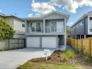 FULLY FURNISHED, DESIGNER APARTMENT IN MANLY WEST