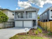 FULLY FURNISHED, DESIGNER APARTMENT IN MANLY WEST