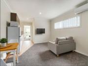 FULLY FURNISHED, DESIGNER STUDIO APARTMENT – BILLS INCLUDED!