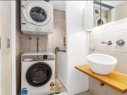 Fully furnished executive split level apartment with...