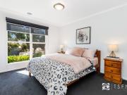 FULLY FURNISHED HOME MIDDLE OF BENDIGO CONTACT AGENT FOR...