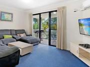 Fully Furnished Light & Bright Unit