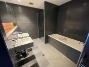 Fully furnished luxury 3 bedroom in the heart of Zetland