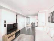 Fully Furnished Modern 1 Bedroom Apartment in Central...