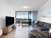 Fully Furnished Modern Apartment – Prime Varsity Lakes...