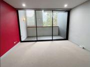 Fully Furnished Modern Split Level Apartment in Prime...