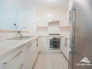 Fully Furnished Split Level 2 Bed