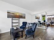 Fully Furnished St Kilda Pad!