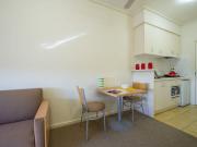 Fully Furnished Studio in a Prime Lygon Street Location!