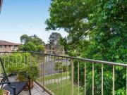 Fully Furnished Top Floor Unit – Walk to Beach!