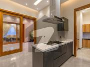 Fully furnished top of line modern design brand new...